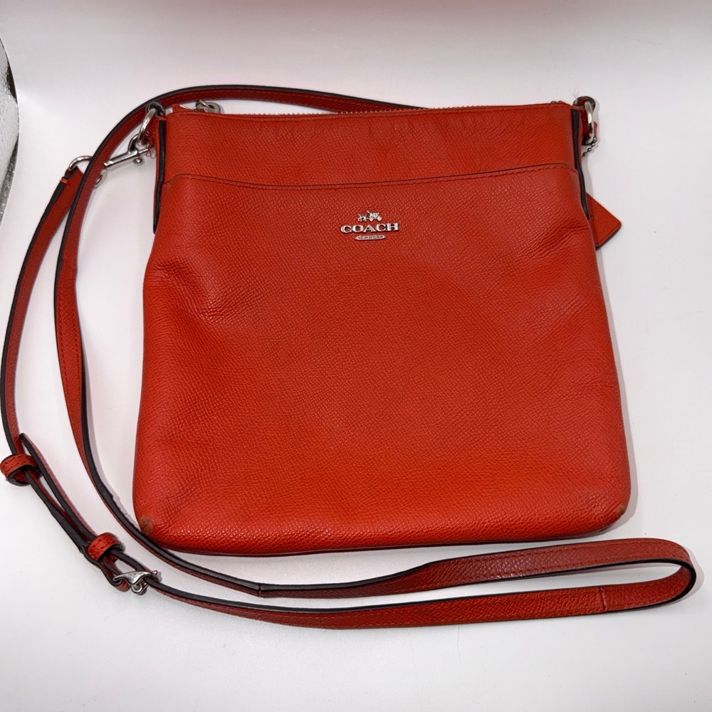 Coach Kitt Pebbled Leather Crossbody Messenger Bag Classic Minimalist 1040